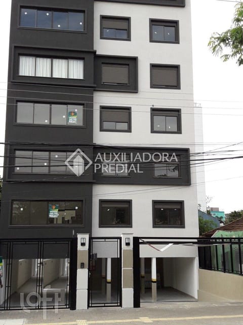Image 24 - 235215